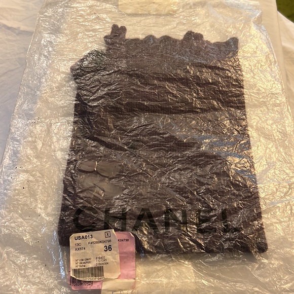 Chanel Cashmere sweater with detailed collar! - Picture 8 of 8